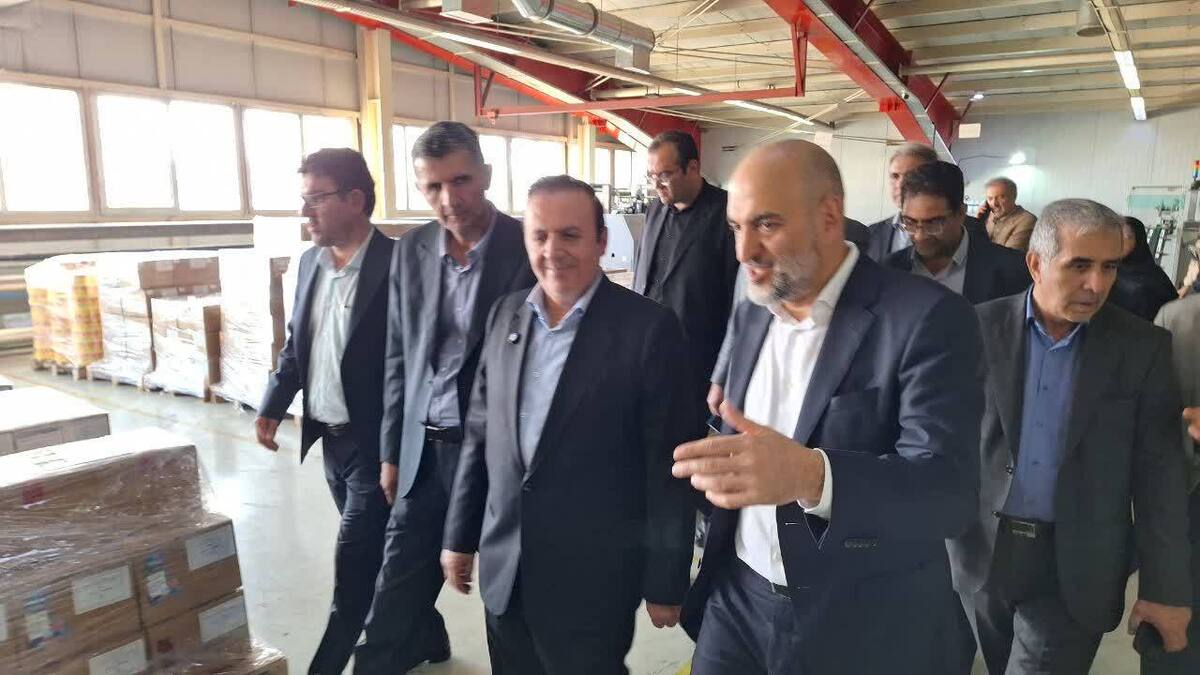 استاندار قزوین از شرکت چاپ و بسته بندی آسان بازدید کرد 