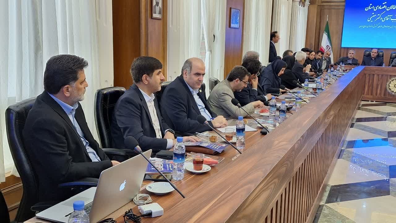 مشکلات صنعتگران استان قزوین را در مرکز پیگیری و حل می کنیم