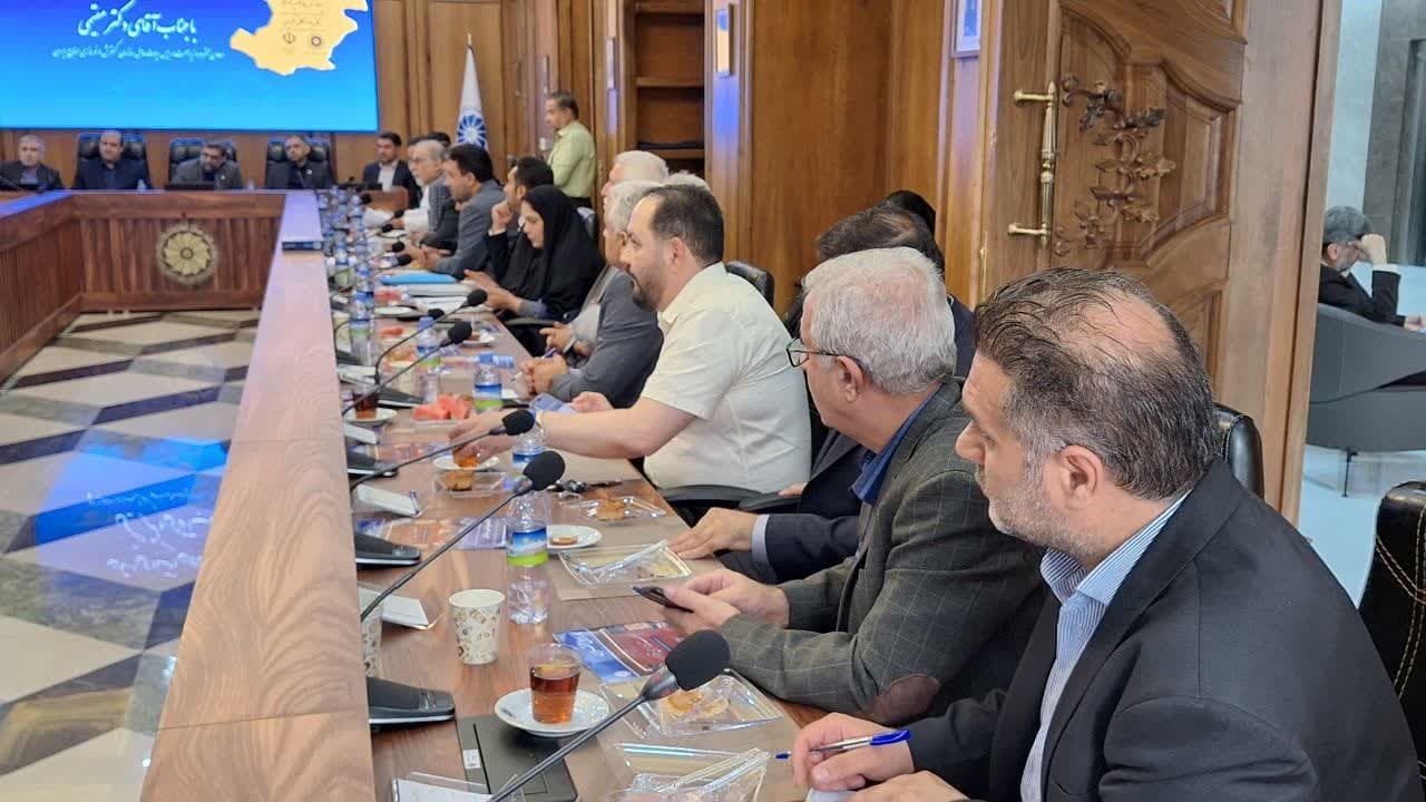 مشکلات صنعتگران استان قزوین را در مرکز پیگیری و حل می کنیم