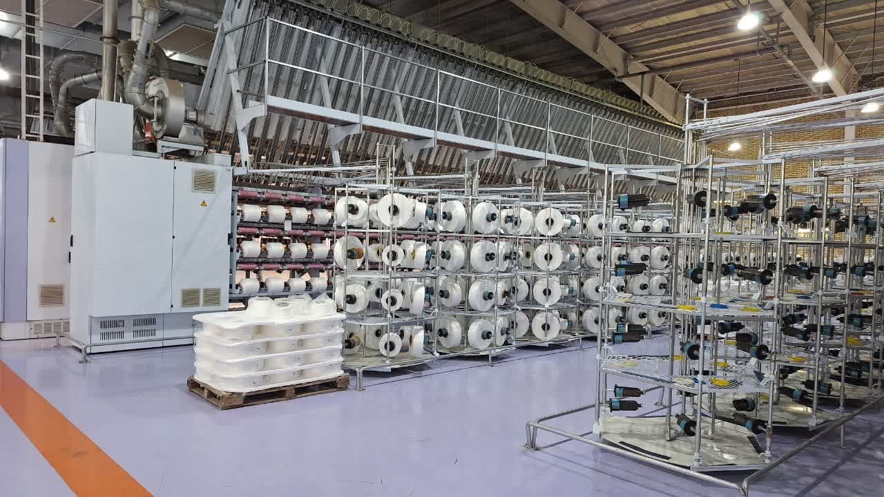 بازدید استاندار قزوین و معاون وزیر صمت از شرکت دسترنج رضابافت 