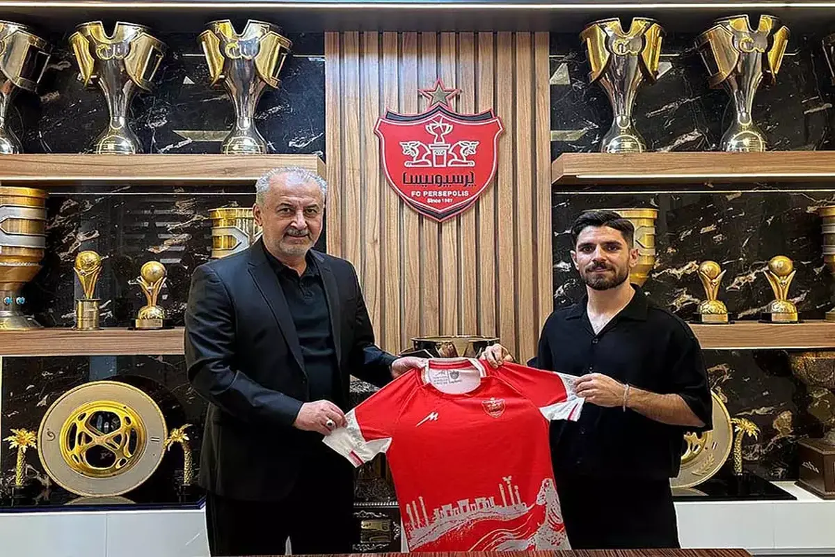 عمری با پرسپولیس تمدید کرد