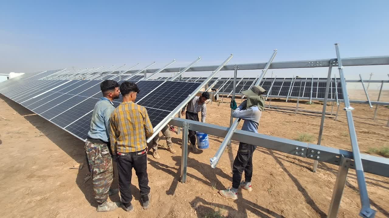 معاون وزیر از نیروگاه خورشیدی در دست ساخت در پاپلی بویین زهرا بازدید کرد