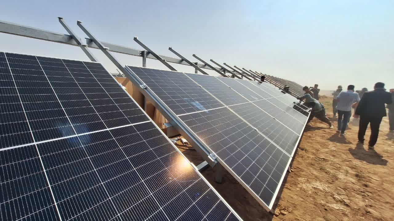 معاون وزیر از نیروگاه خورشیدی در دست ساخت در پاپلی بویین زهرا بازدید کرد