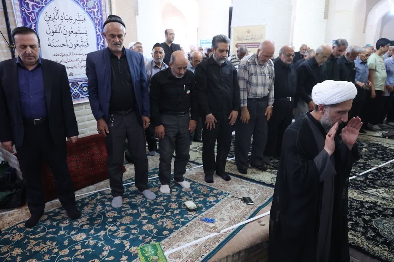 حضور استاندار قزوین در نماز جمعه شهر قزوین