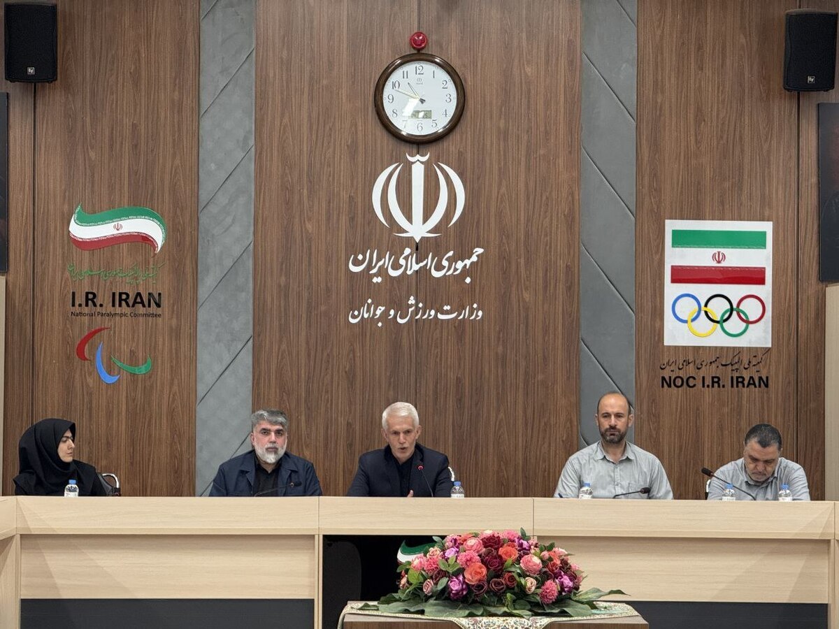 نشست مشترک محمدشروین اسبقیان و مسئولان کانون‌های بسیج ورزشکاران فدراسیون ها‌ی ورزشی