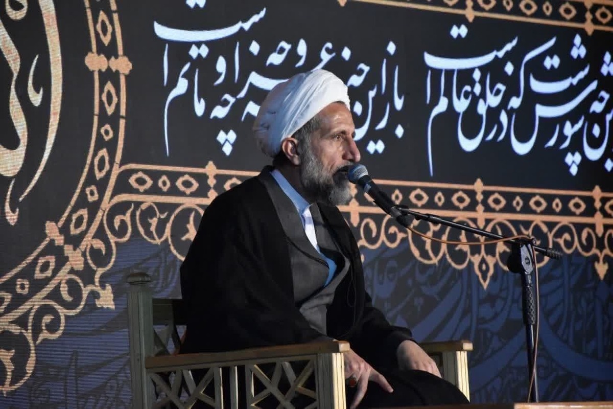 تنها راه عزت ملت، تبعیت از ولایت و ادامه راه شهداست