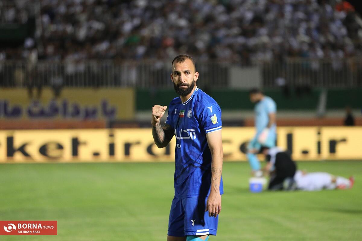 چشمی: امیدوارم در خط هافبک بازی کنم/ خوشحالم که فصل بدمان پایان خوشی داشت