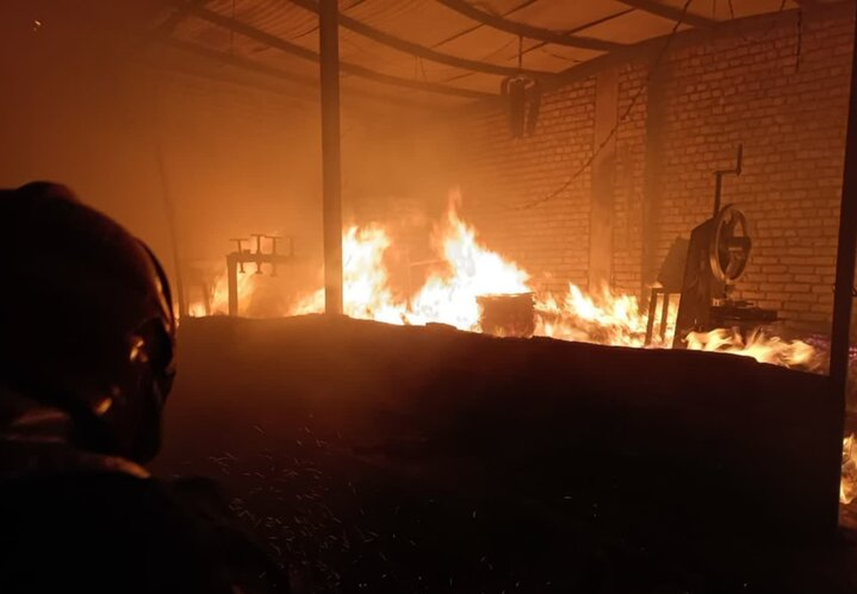 حریق در واحد ۷۵ پالایشگاه آبادان