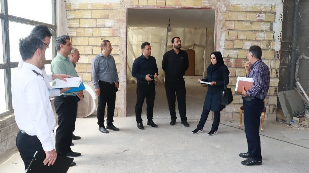 بازدیدکارشناسان شهرداری منطقه ۴ از مجتمع تجاری مهستان