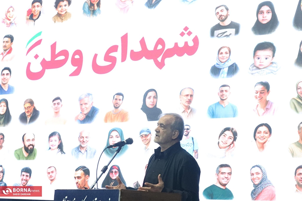 تجلیل از کارکنان وزارت کار با حضور رییس جمهور