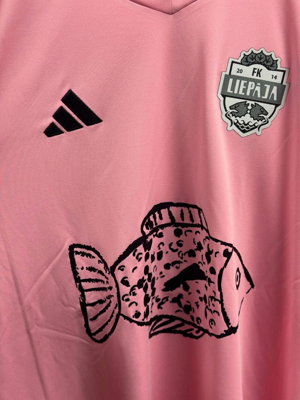 رونمایی از عجیب ترین طرح لباس فوتبال!+ تصاویر رونمایی از عجیب ترین طرح لباس فوتبال!+ تصاویر