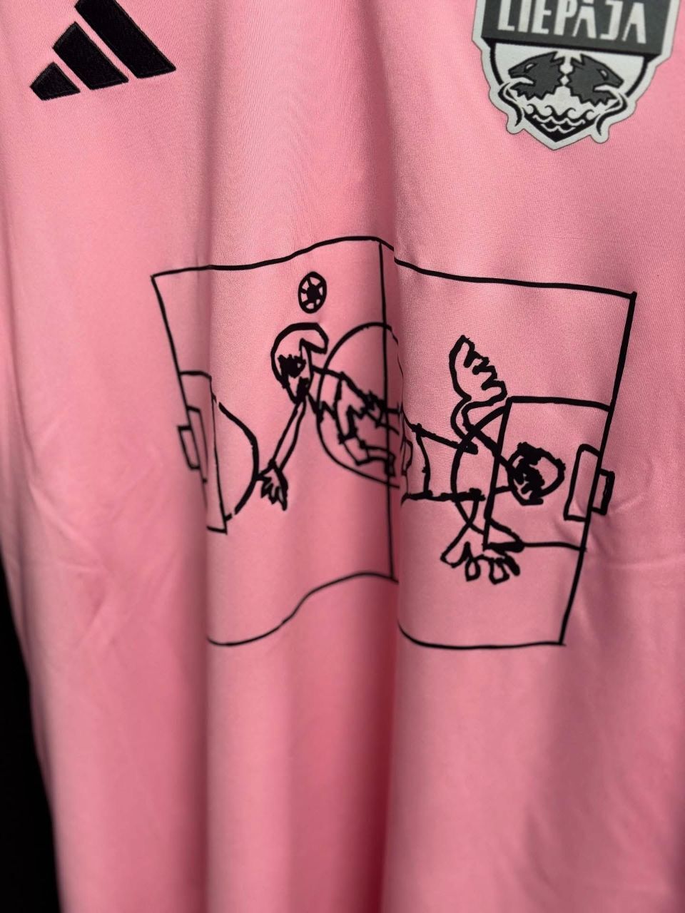 رونمایی از عجیب ترین طرح لباس فوتبال!+ تصاویر رونمایی از عجیب ترین طرح لباس فوتبال!+ تصاویر