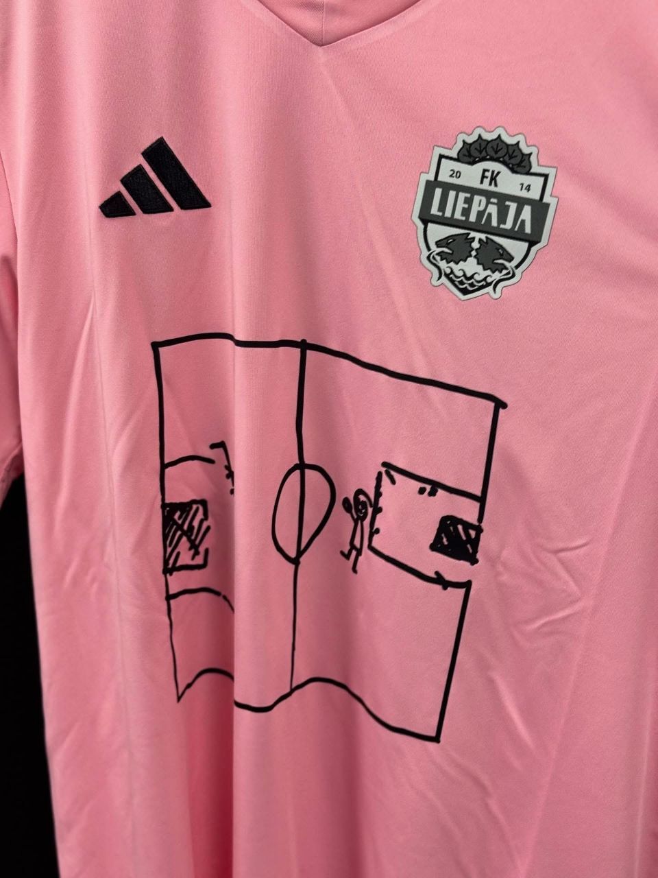 رونمایی از عجیب ترین طرح لباس فوتبال!+ تصاویر رونمایی از عجیب ترین طرح لباس فوتبال!+ تصاویر