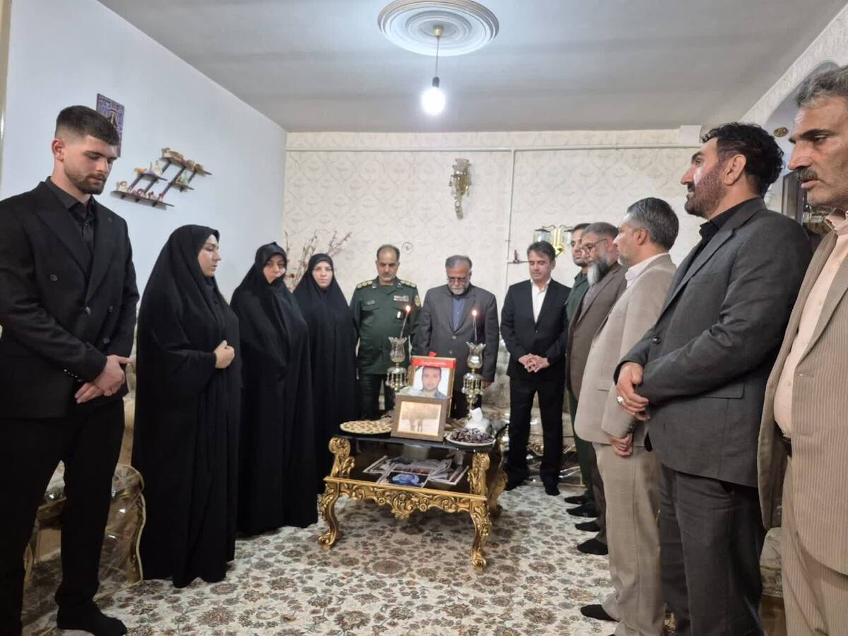 دیناروند : شهدا افتخار نظام مقدس جمهوری اسلامی هستند/ تا آخرین نفس  مسیر نورانی شهدا را ادامه خواهیم داد 