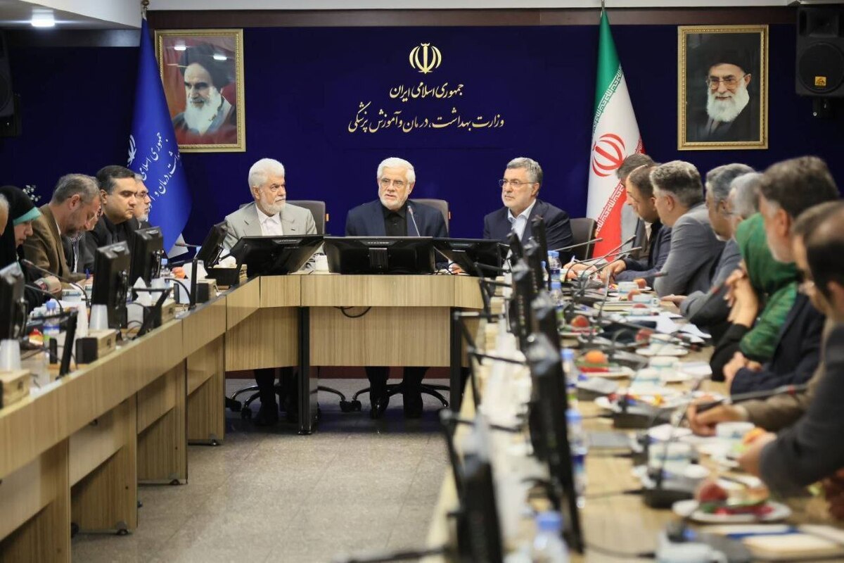 لزوم پیگیری و رسیدگی به خانواده‌های شهدای سلامت و مصدومان بخش کادر درمان