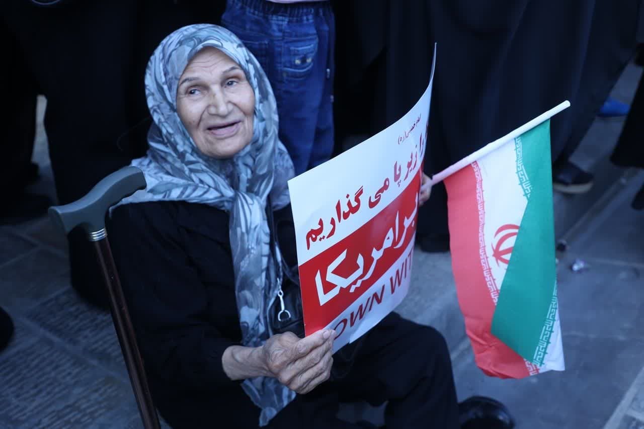 مردم قزوین در حمایت از نیروهای مسلح تجمع کردند