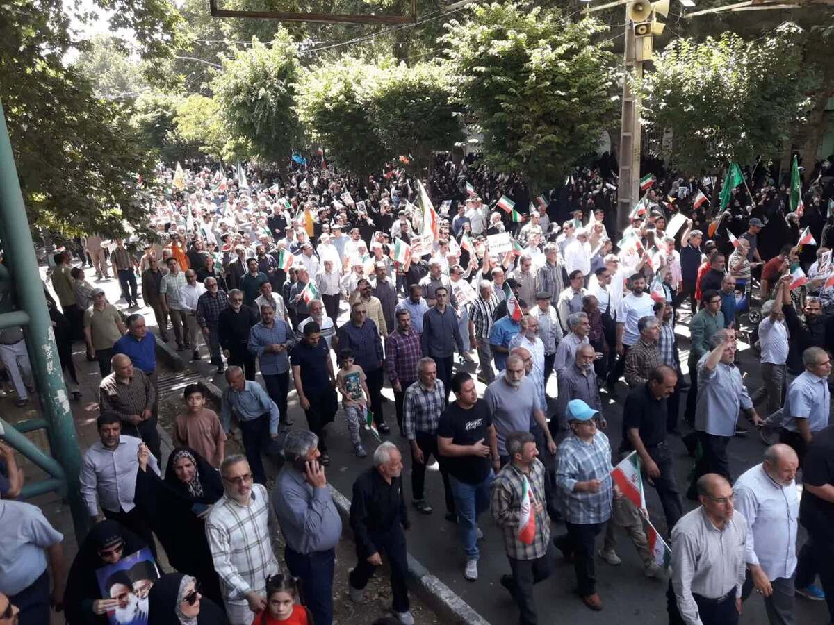 تجمع مردم کرج پس از اعلام آتش‌بس رژیم صهیونیستی