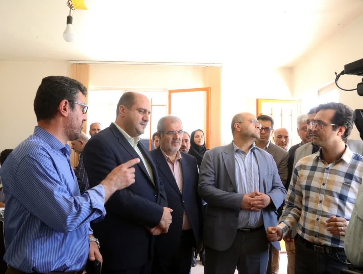 بازدید سرپرست معاونت اقتصادی استانداری از مرکز خرید گندم و فروشگاه جهاد کشاورزی