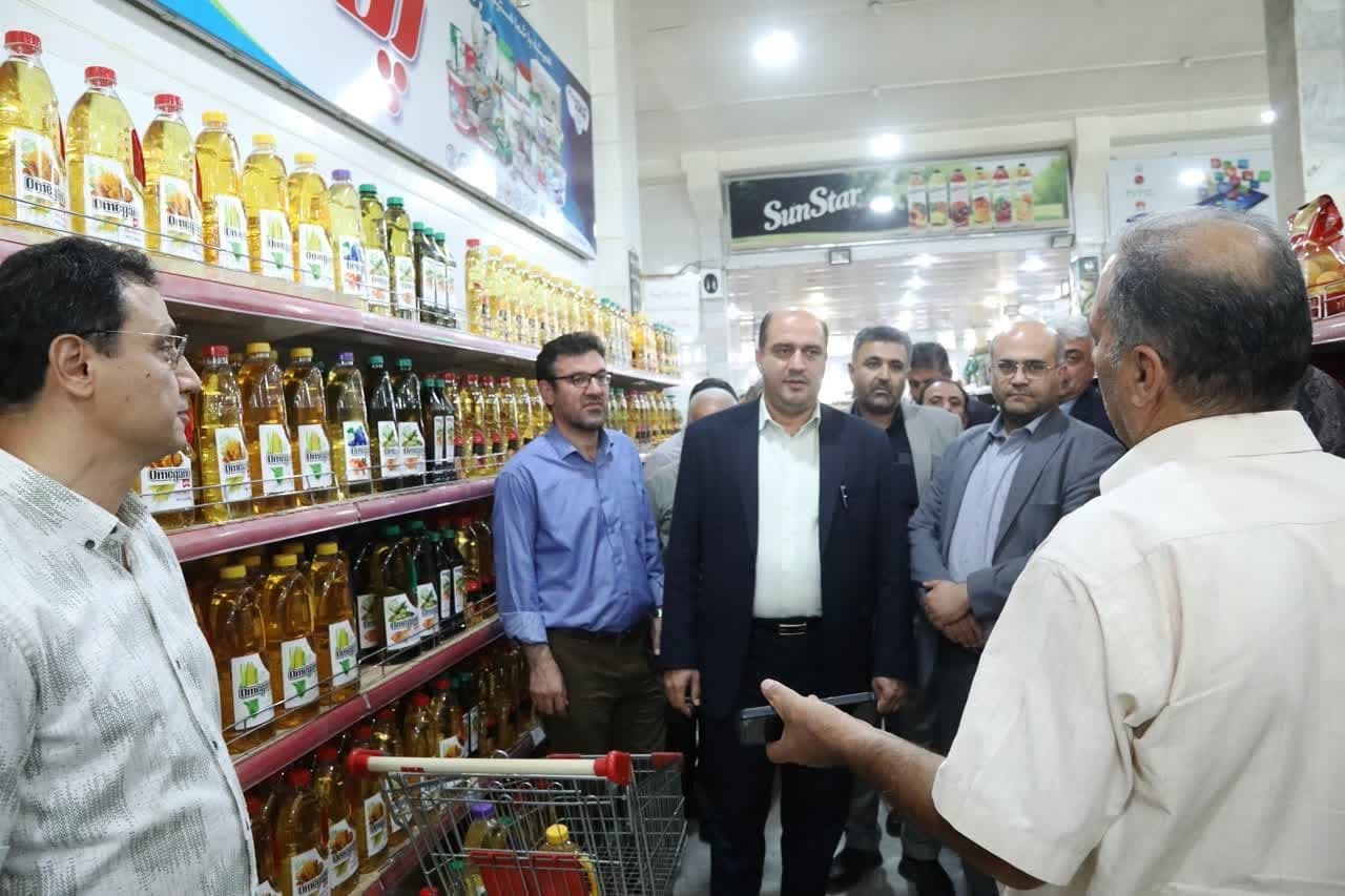 بازدید سرپرست معاونت اقتصادی استانداری از مرکز خرید گندم و فروشگاه جهاد کشاورزی