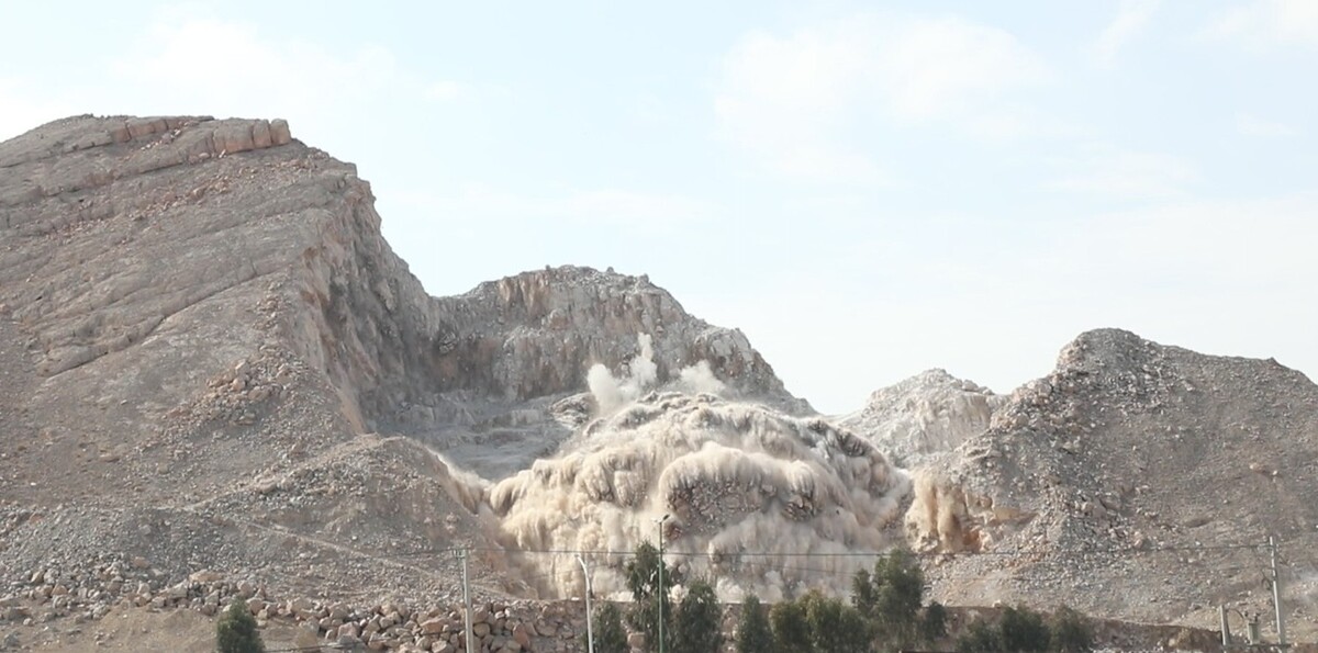 مردم نگران نباشند؛
انفجار کنترل‌شده کوه در گورت برای تکمیل آزادراه شرق اصفهان