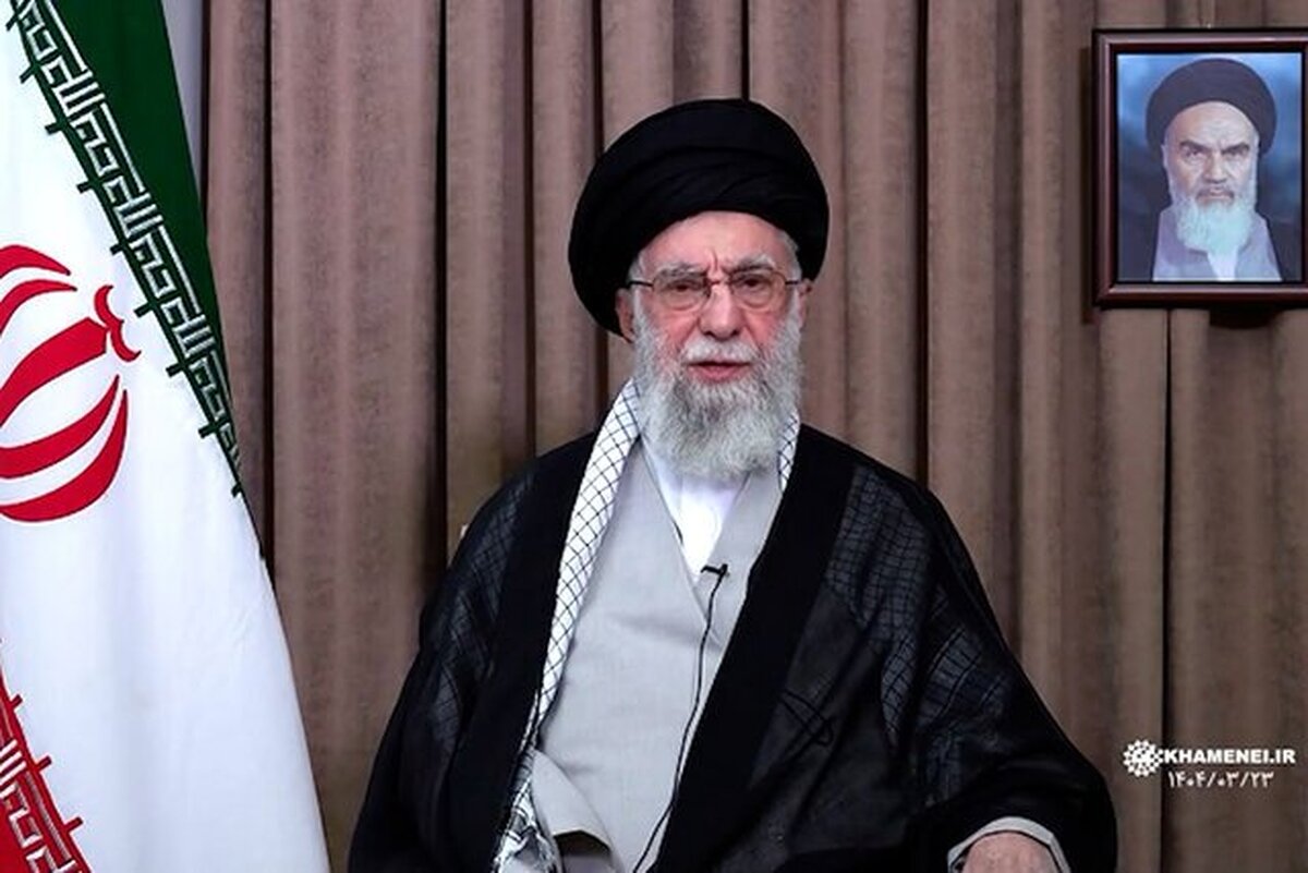 رهبر انقلاب: ملت در کنار هم، بدون هیچگونه تفاوتی در خواسته‌ها، ایستادند
