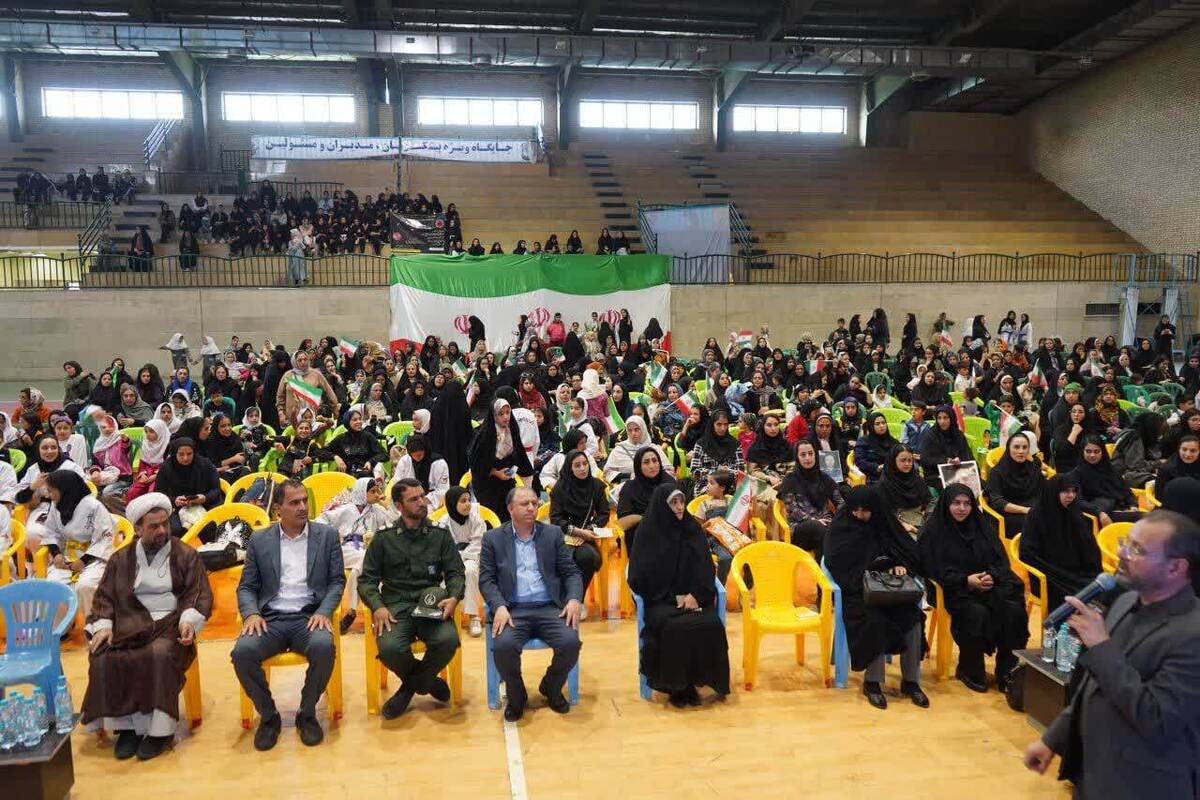 جوانان و بانوان قهرمان خراسان جنوبی در کنار مردم، فریاد «ایران تنها نیست» سر دادند