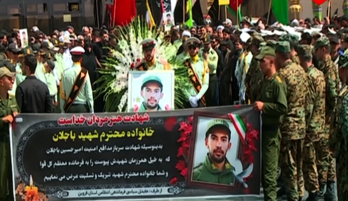 پیکر شهید مدافع ایران اسلامی، امیرحسین باجلان سرباز فراجا در قزوین تشییع شد