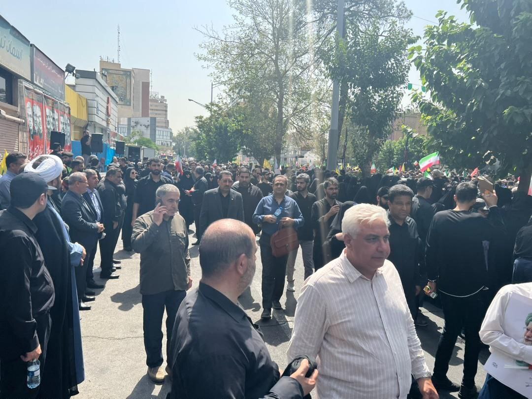 حضور وزیر صنعت در تشییع پیکر مطهر شهدای اقتدار