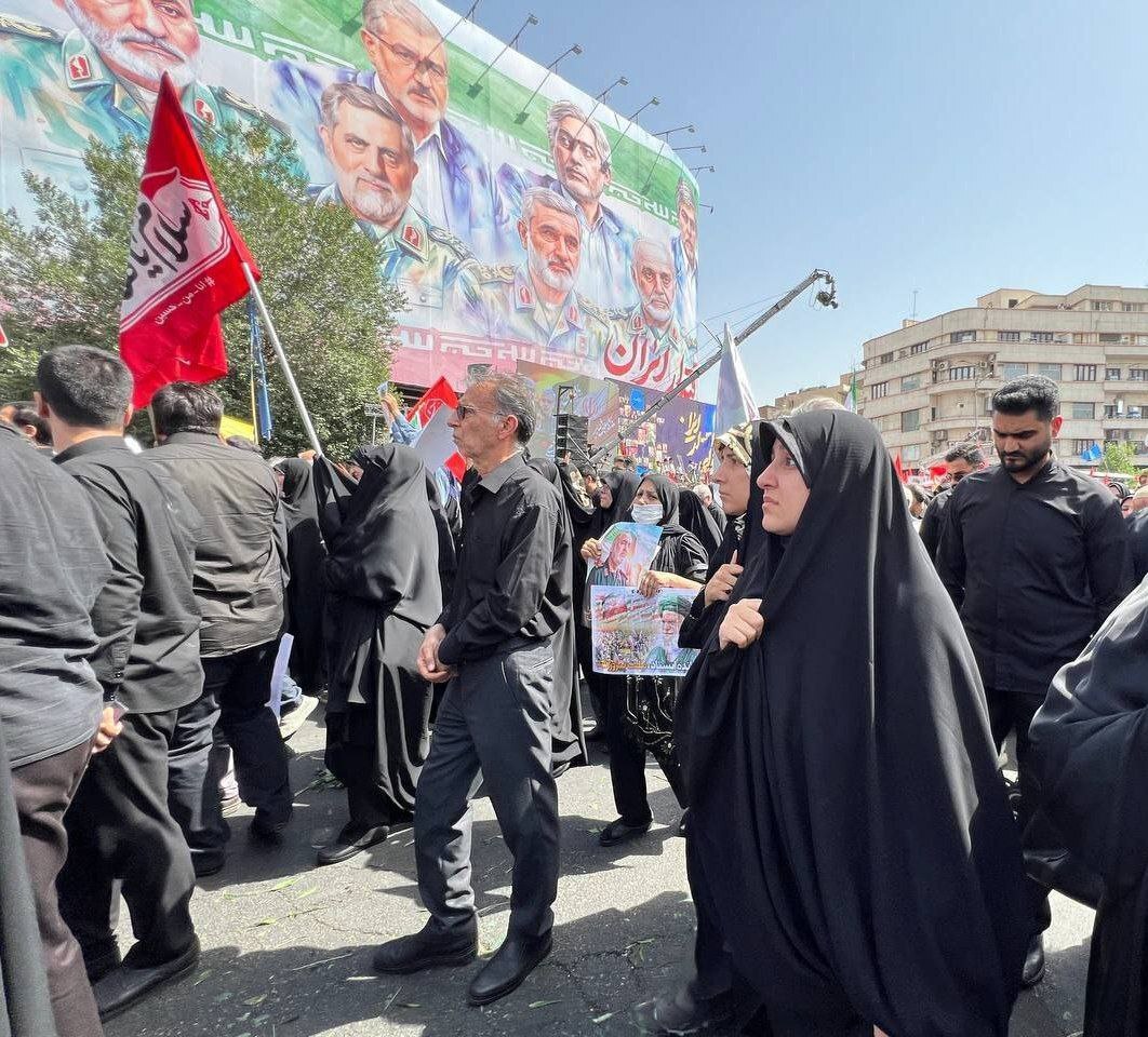 وداع ملت با قهرمانان وطن/همه آمدند وداع ملت با قهرمانان وطن/همه آمدند