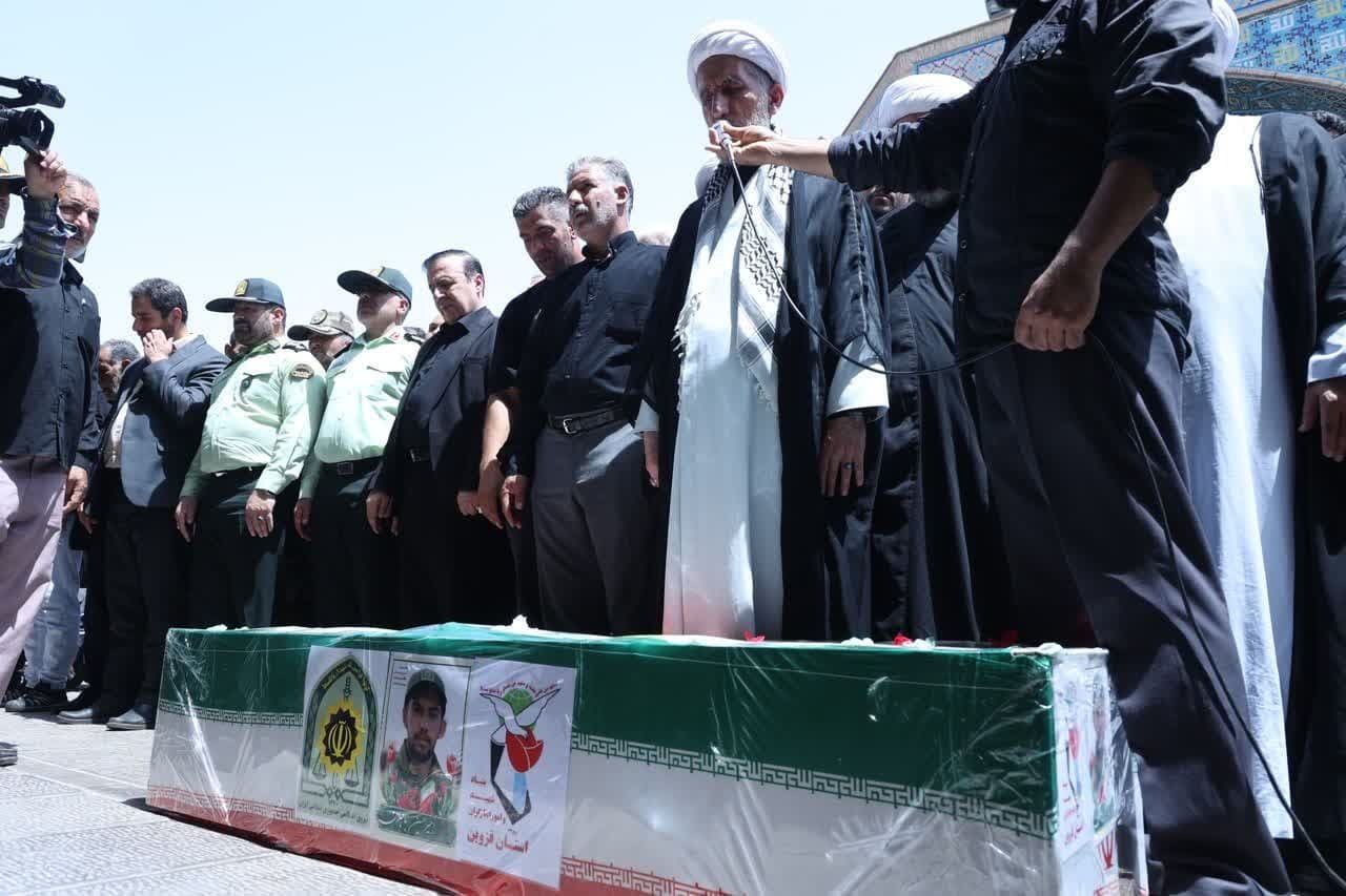 پیکر شهید مدافع ایران اسلامی، امیرحسین باجلان سرباز فراجا در قزوین تشییع شد