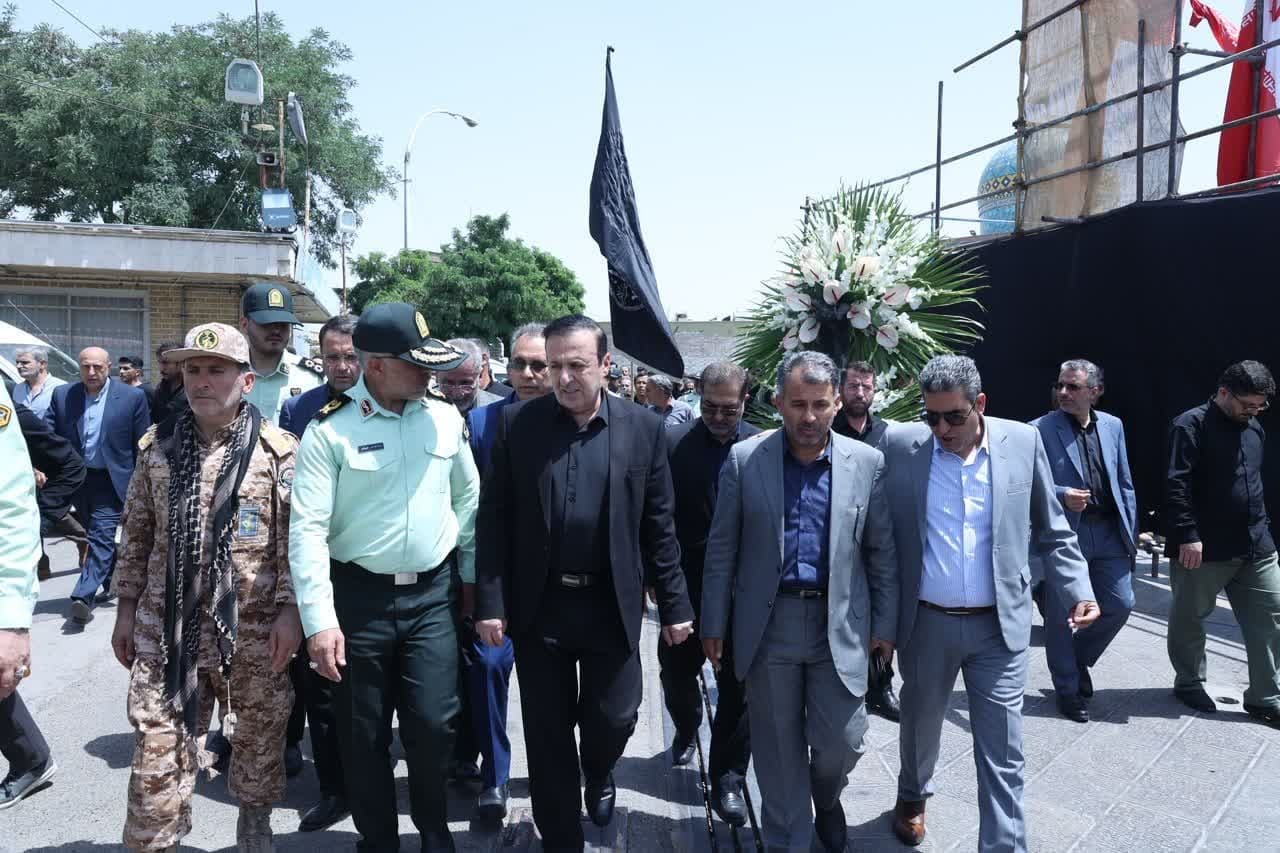 پیکر شهید مدافع ایران اسلامی، امیرحسین باجلان سرباز فراجا در قزوین تشییع شد