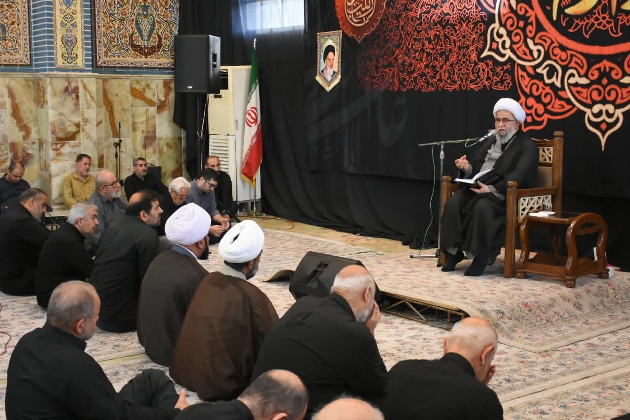 عاشورا به ما درس ایستادگی و مقاومت در برابر ناحق را می‌آموزد