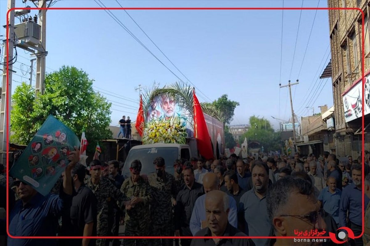 اقامه نماز بر پیکر شهید غلامعلی رشید و فرزندش در دزفول