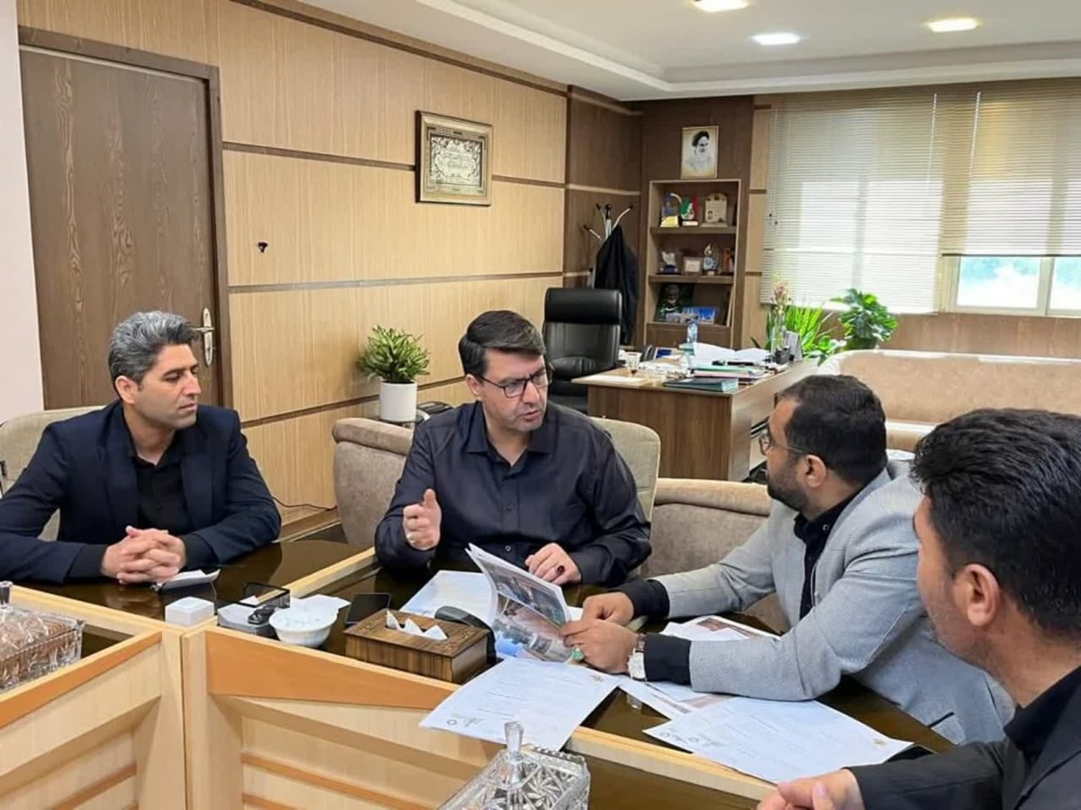 بررسی روند اجرایی پروژه‌های شهر بویین‌زهرا در دیدار با شهردار و اعضای شورای شهر