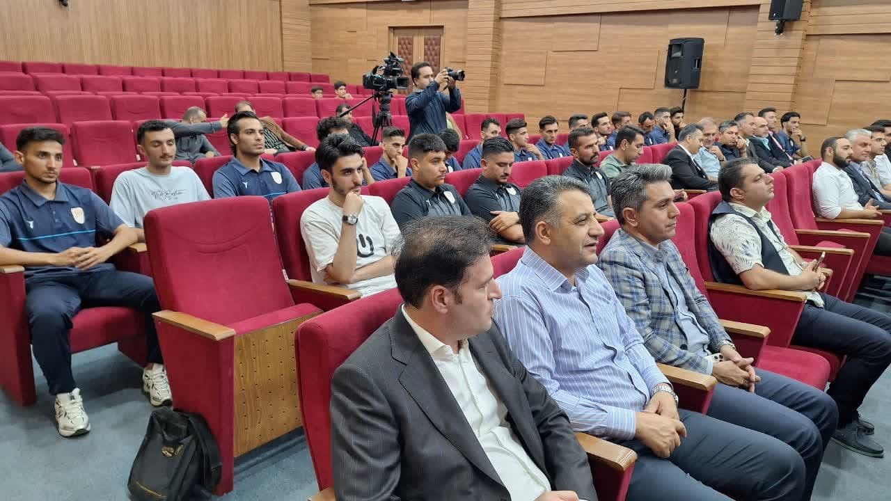 رونمایی از لباس ورزشی تیم فوتسال پردیس قزوین رونمایی از لباس ورزشی تیم فوتسال پردیس قزوین