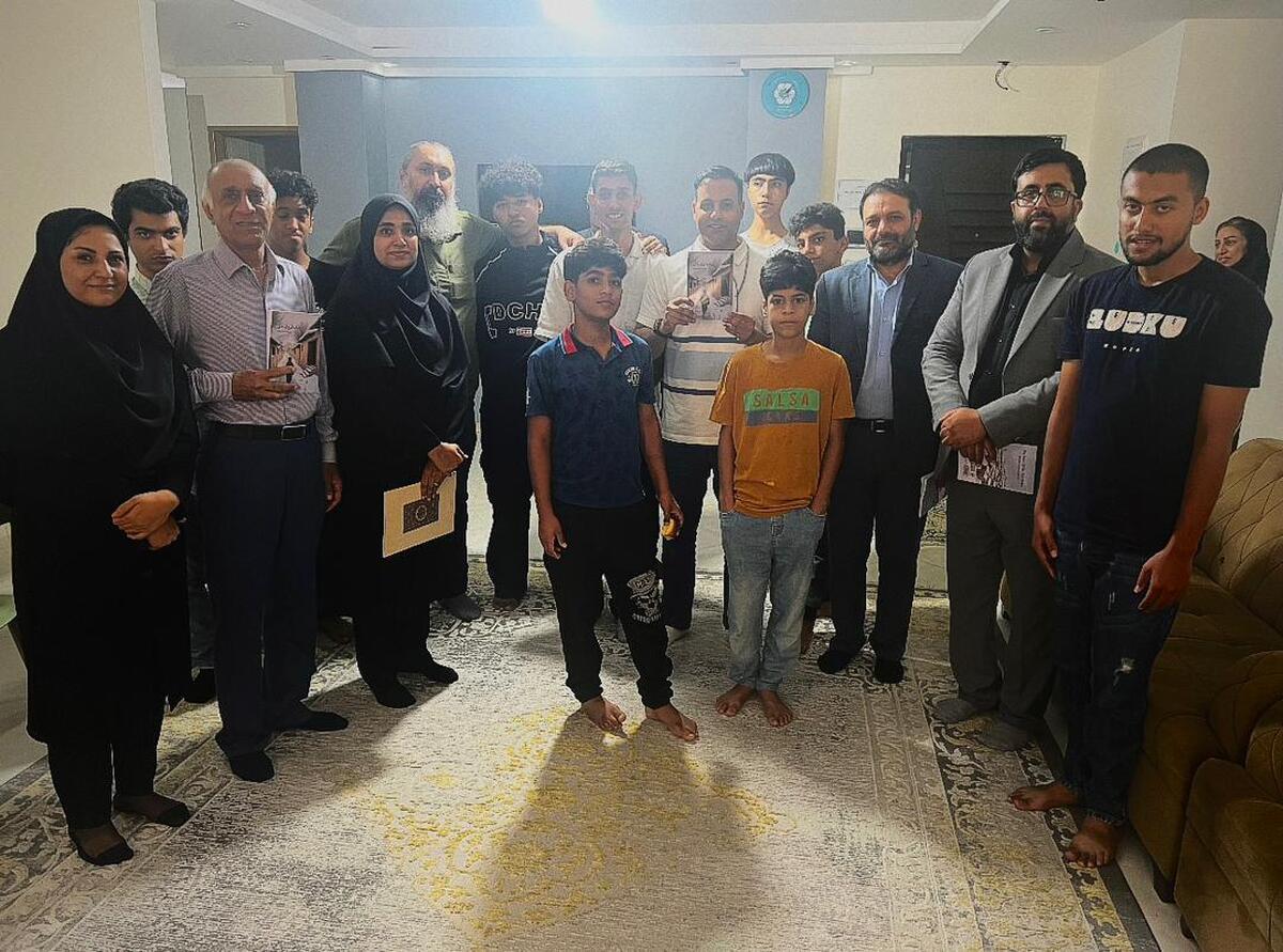 مراسم پیش‌رونمایی کتاب «برف ثروتمندان» در بندرعباس برگزار شد