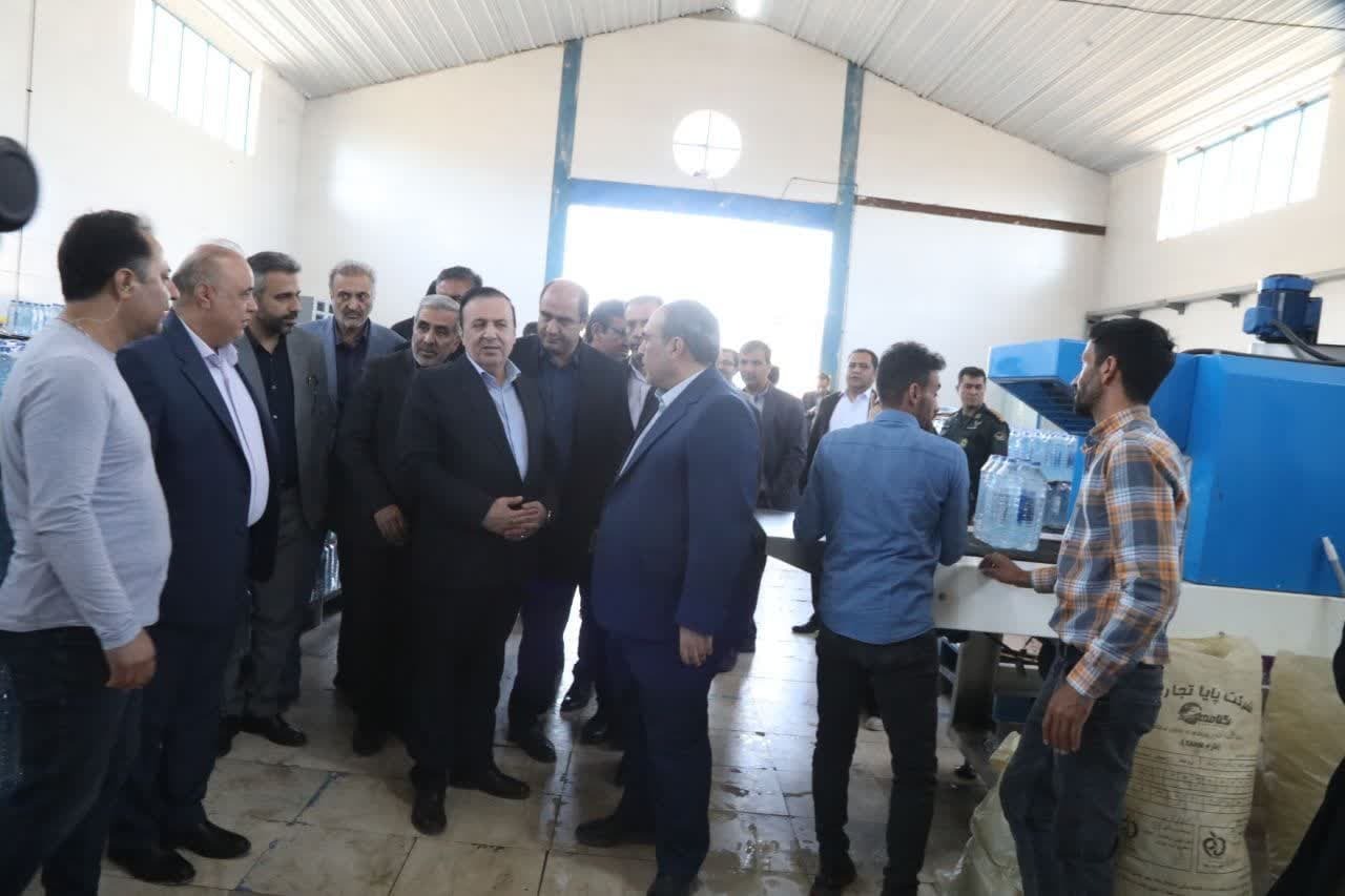 استاندار قزوین از واحد تولیدی آب معدنی «دلتا آب گوارا» در ناحیه صنعتی آوج بازدید کرد استاندار قزوین از واحد تولیدی آب معدنی «دلتا آب گوارا» در ناحیه صنعتی آوج بازدید کرد
