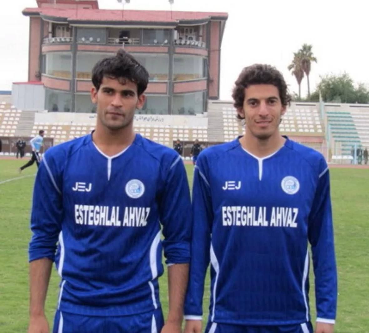 بالاخره رسانه ای شد/ عیسی آل کثیر با پیراهن استقلال!+ عکس