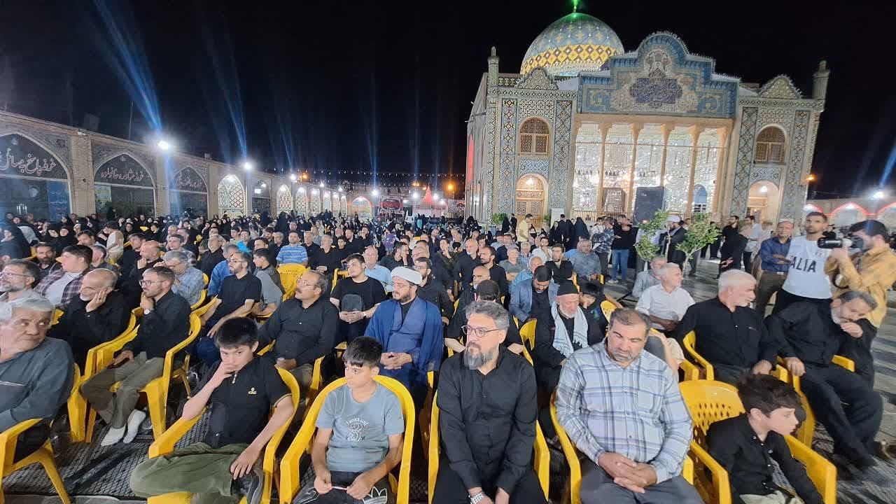 قرآن کتاب هدایت گری، بصیرت افزایی و شفابخش است قرآن کتاب هدایت گری، بصیرت افزایی و شفابخش است