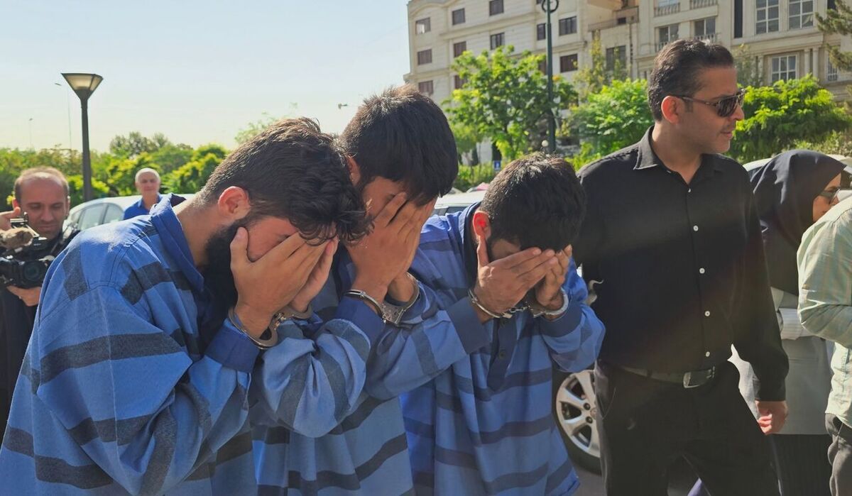 فیلم صحنه سرقت خشن از دختر جوان در سعادت آباد / بازسازی صحنه زورگیری خشن در صحنه جرم