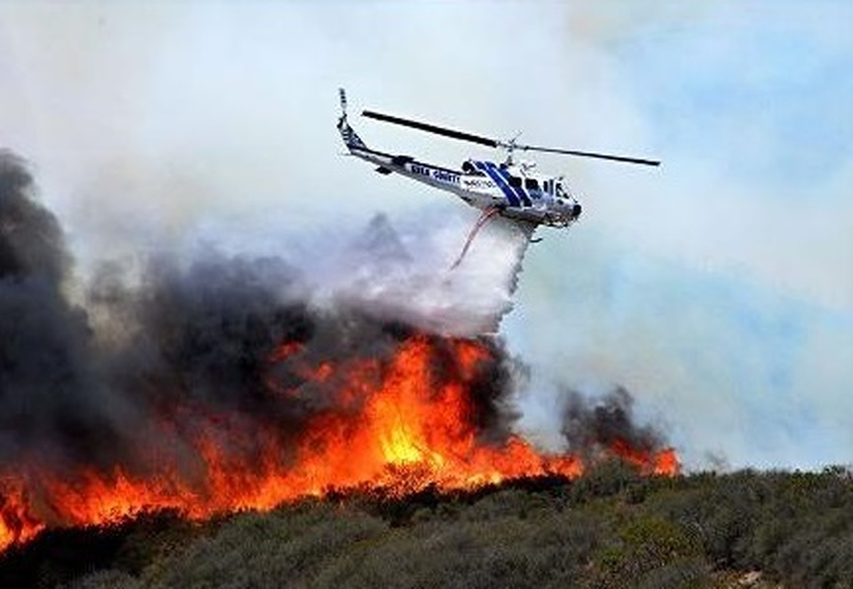 با دستور استاندار مازندران ؛ اعزام بالگرد به ارتفاعات چل بخش بلده شهرستان نور برای مهار آتش