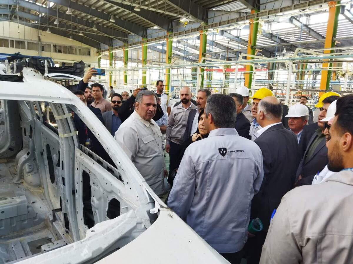 بازدید رییس و اعضای کمیسیون اقتصادی مجلس  از کارخانه خودروسازی فردا موتور بروجرد
