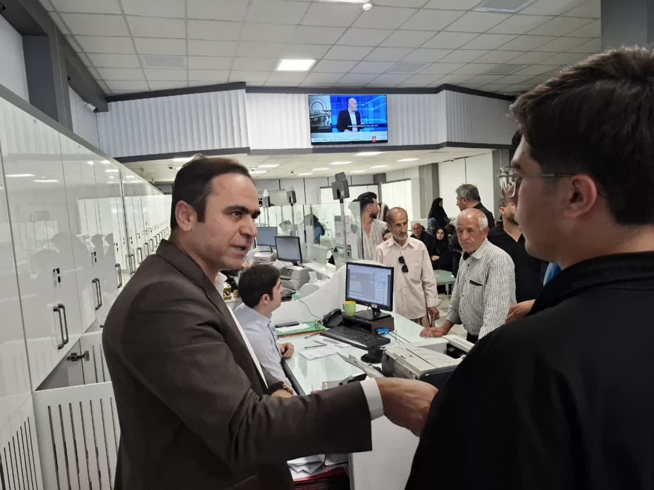 فروش ارز اربعین در شعب منتخب پست بانک استان قزوین آغاز شد. فروش ارز اربعین در شعب منتخب پست بانک استان قزوین آغاز شد.