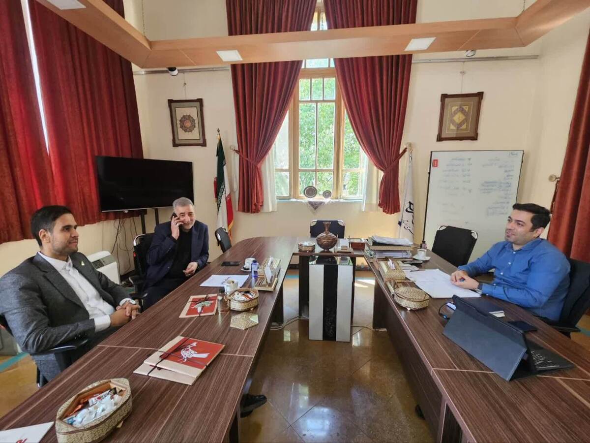 دیدار سرپرست معاونت فرهنگی و امورجوانان استان اصفهان با مسئولان حوزه هنری انقلاب اسلامی