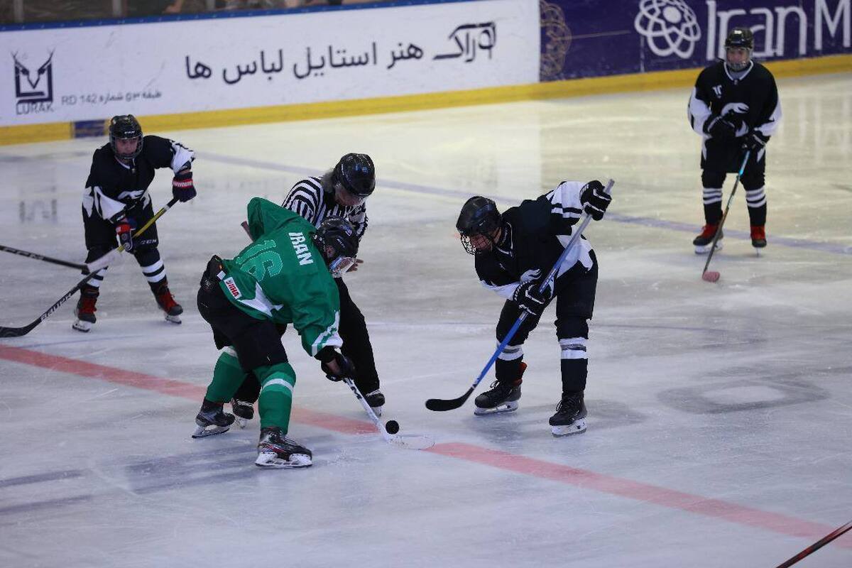 افتتاح لیگ هاکی روی یخ جوانان در آیس باکس ایرانمال