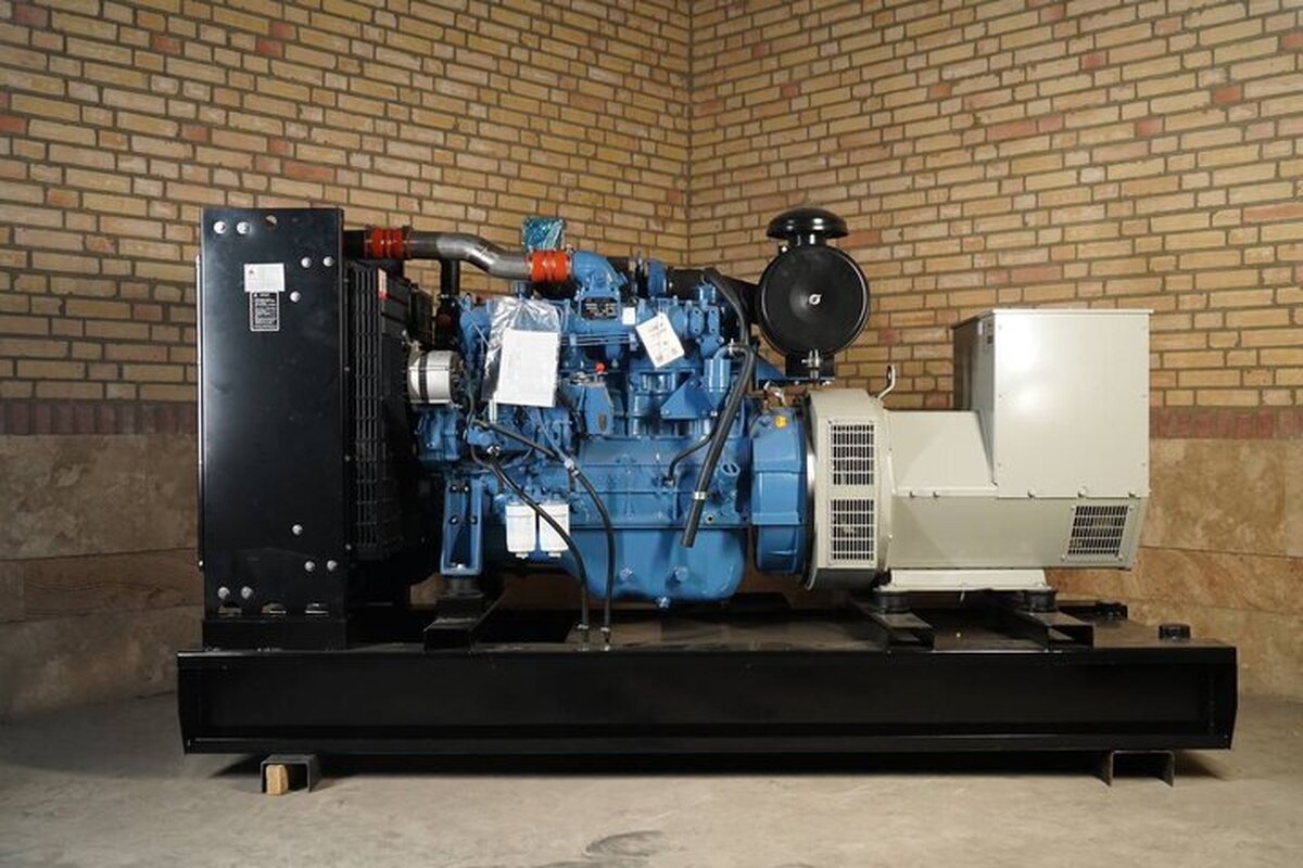 کشف محموله ۲۷۰ میلیاردی ژنراتور و قطعات یدکی جرثقیل قاچاق از یک شناور