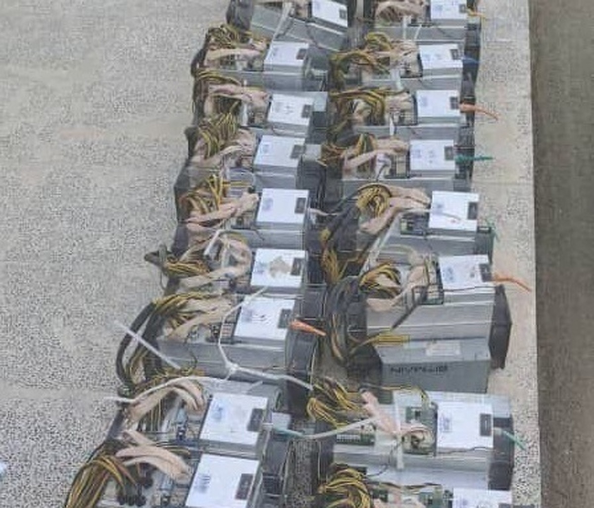 کشف ۲۵ دستگاه استخراج غیرمجاز رمزارز در شیراز