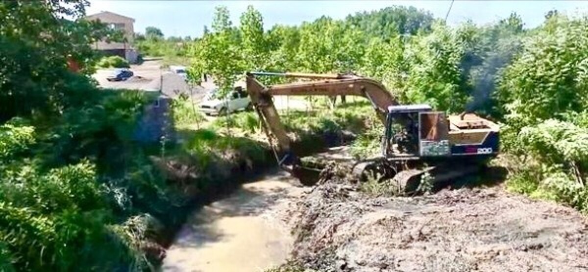 لایروبی نهر بازکیاگوراب شهرستان لاهیجان آغاز و انجام شد