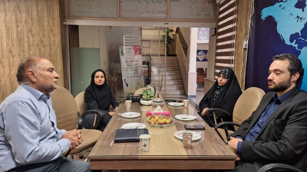 رئیس جهاد دانشگاهی قزوین با حضور در خبرگزاری برنا روز خبرنگار را تبریک گفت رئیس جهاد دانشگاهی قزوین با حضور در خبرگزاری برنا روز خبرنگار را تبریک گفت