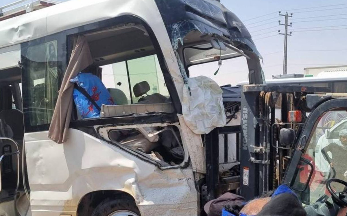 ۱۶ نفر در تصادف مینی‌بوس حامل زائران ایرانی مصدوم شدند